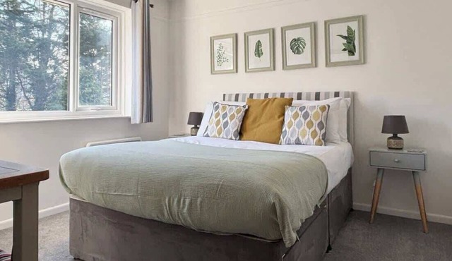 Harlowe~Mousehole Hideaway~two bed with parking