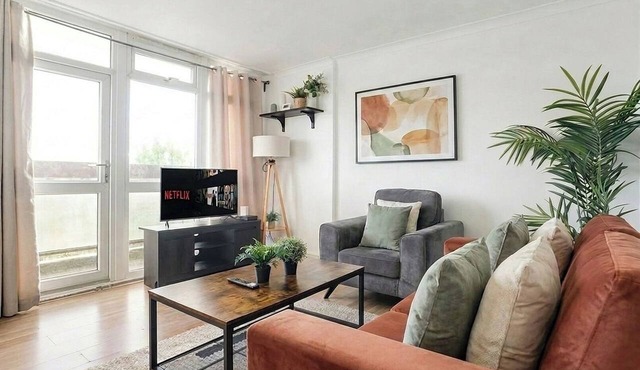 High-Floor 2BR w/Shard Skyline Views | TowerBridge