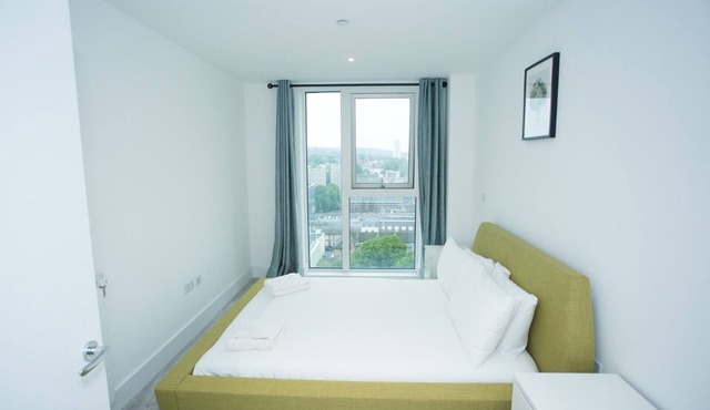HIGH VIEW TWO BEDROOM APARTMENT IN WOOLWICH