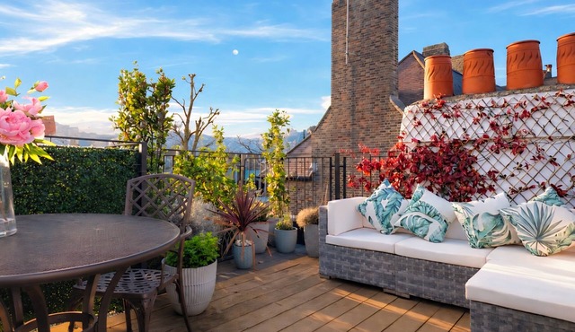Highgate 2-Bed Apartment | Sunny Roof Terrace | Sleeps 5
