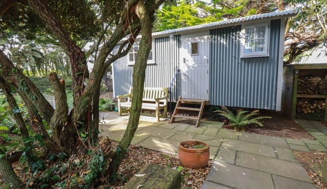 Hilbre Shepherd Hut, Trevone