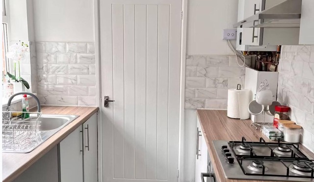 House Sleeps 8 With Parking