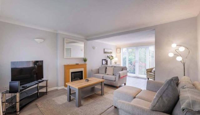 Inviting & Spacious Home | Driveway | Close to EMA