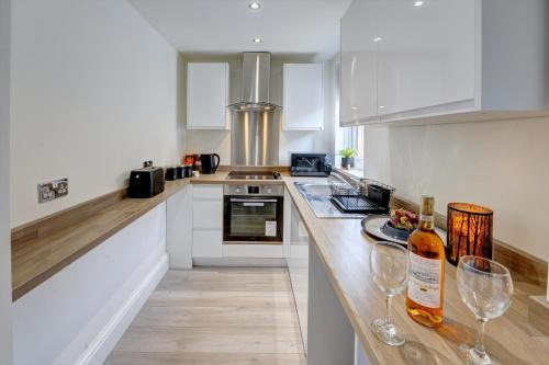 Knighton 2-Bedroom Cottage - Free Parking, Contractor friendly