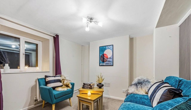 Knole|Modern Home|Parking|Groups|Business|Contractors