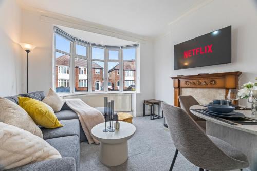 Leicester Contractor Stay - Free Parking - Sleeps 8