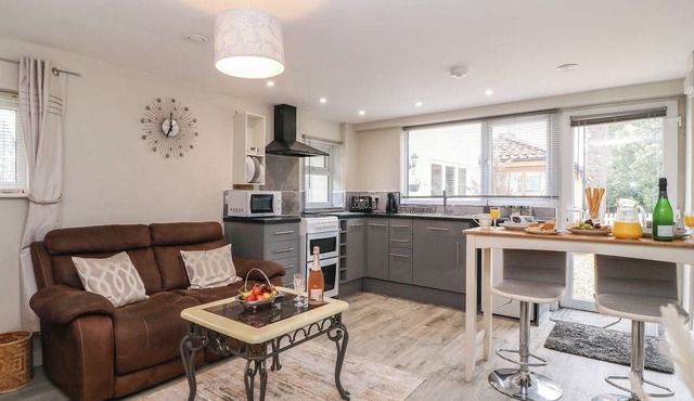 LITTLE HERRIOTTS, romantic, with a garden in Bishop Sutton
