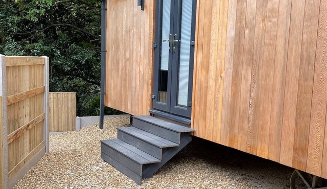 Luxurious Canal-side mini lodge in Llangollen.