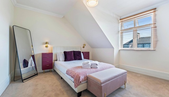 Luxury 5BR Home | Concierge, Parking & Garden