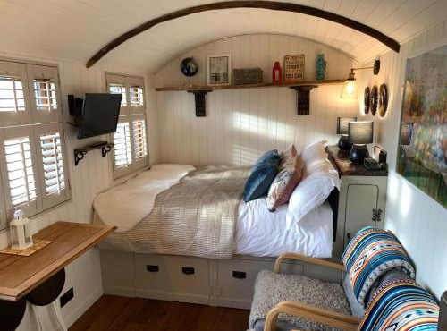 Luxury Shepherds Hut, Snapdragon