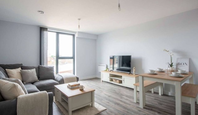 Modern 1BED Central Birmingham Apartment- Sleeps 4