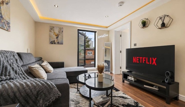 Modern 1BR Flat | Wembley Park with Balcony