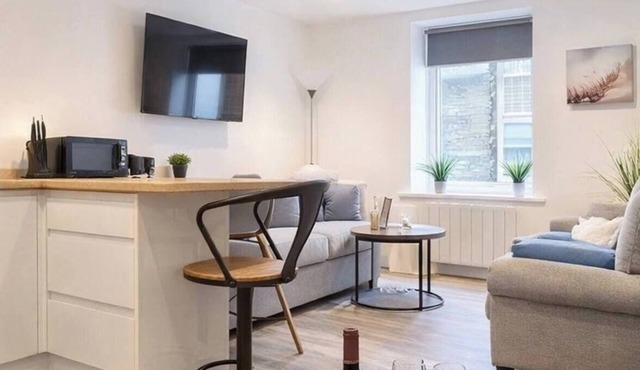 Modern 2BR apt in Central Penzance Walk to Sea