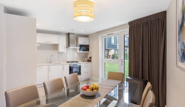 Modern 3BR Flat quick links to LDN and Heathrow