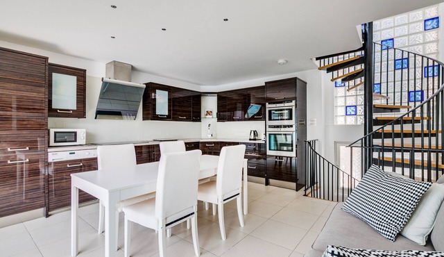 Modern 4 Bed Knightsbridge House by Hyde Park