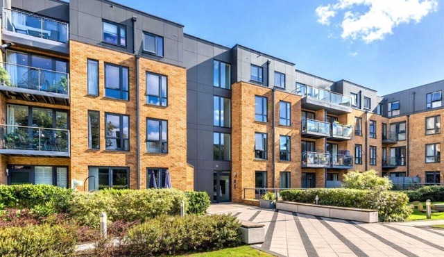 Modern Gated 3-Bed with Patio — Heart of Balham, ideal for families!