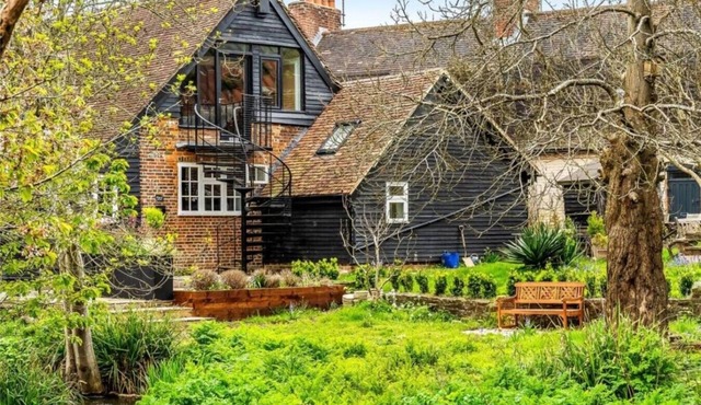 Modern & Historic Duplex Flat Riverside