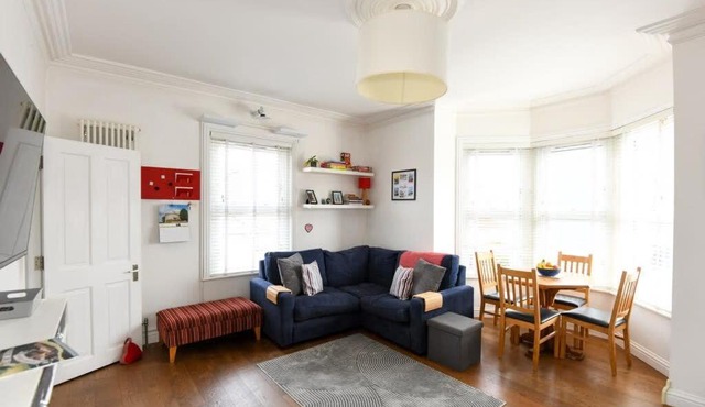 Modern Southville Apartment 5 Min Walk to Centre