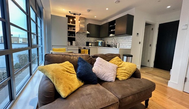 Modern & stylish 1 bedroom flat