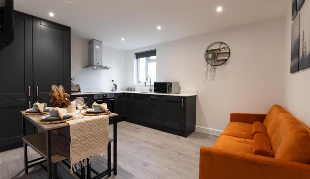 Modern, Stylish, cosy, Finchley London 3 Bed 2 bath Apartment with Free Parking