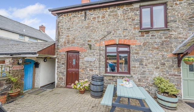 Moles Burrow - Two Bedroom House, Sleeps 4