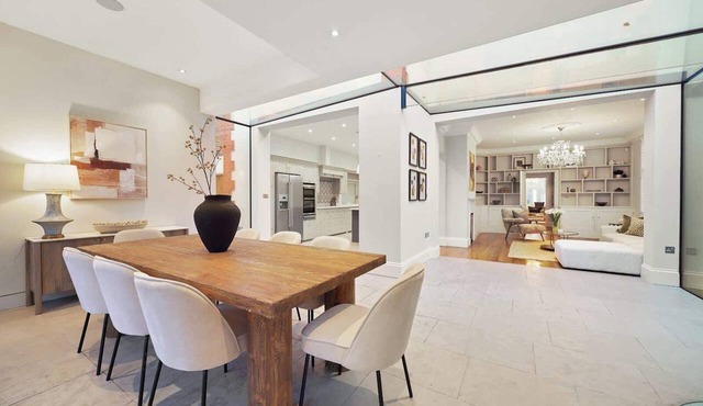 MUR1 - Modern and Stylish 6-bed House in Wimbledon