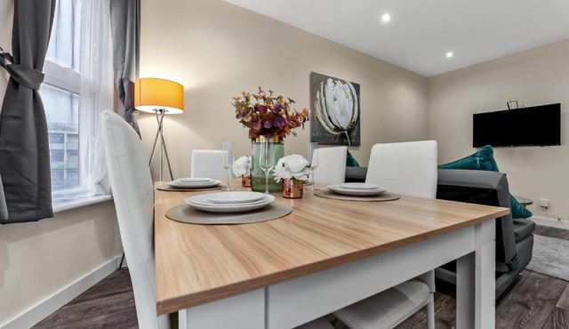 Near Canada Water, 2 Beds, Families, Overground