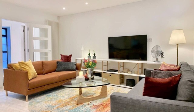 NEW! LUXURY! 3 BEDROOM/4 BEDS/2,5 BATH COVENT GARD