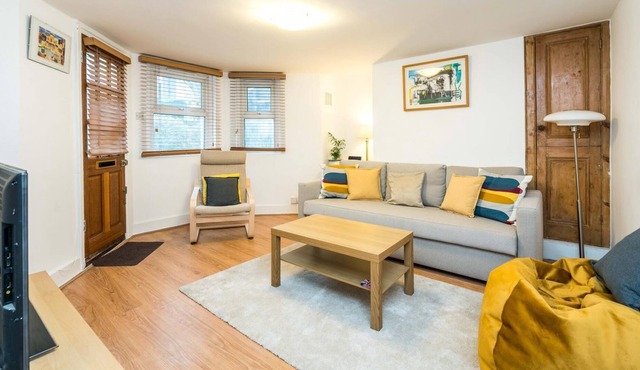 NEW Stylish 1 Bedroom Flat with Garden London