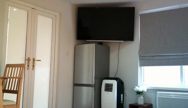 Newly Built Modern Studio House with Parking