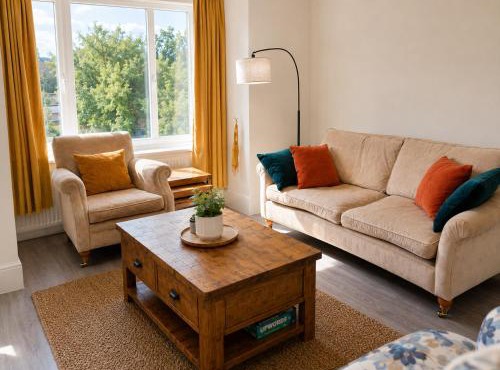 Nuxley House - Spacious 3-Bed House, with Parking - 30 Mins to Central London