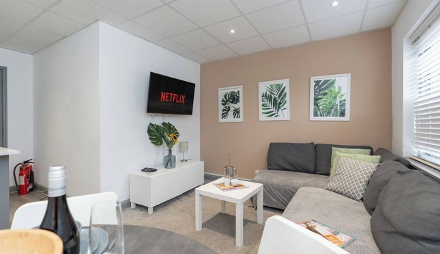 Open Mind Property – 2BR Flat | Commercial Road