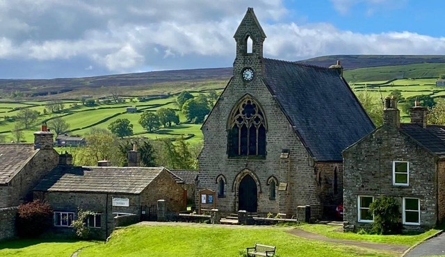 Overlooking Reeth Green, this welcoming cottage offers the perfect Yorkshire Dales escape.