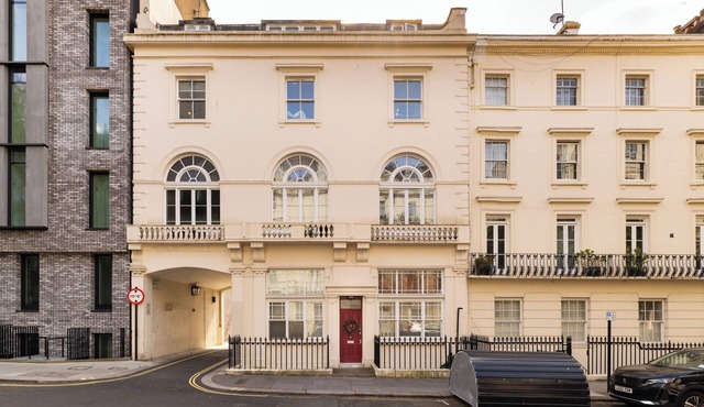 Paddington 9-Bed 17-Guest Massive House w/Patio