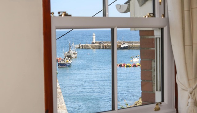 POLKIRT FORGE, character holiday cottage, with a garden in Mevagissey