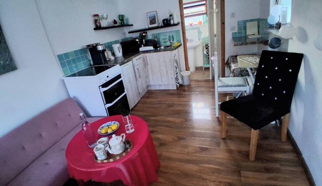 Porthleven Studio, Sleeps 3, Patio & Beach Access