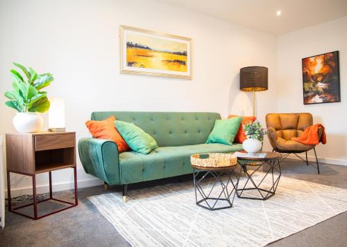 Premium Contractors House near M6 J3 & CBS Arena