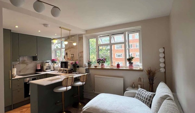 Putney: Chic Flat, River & Tube