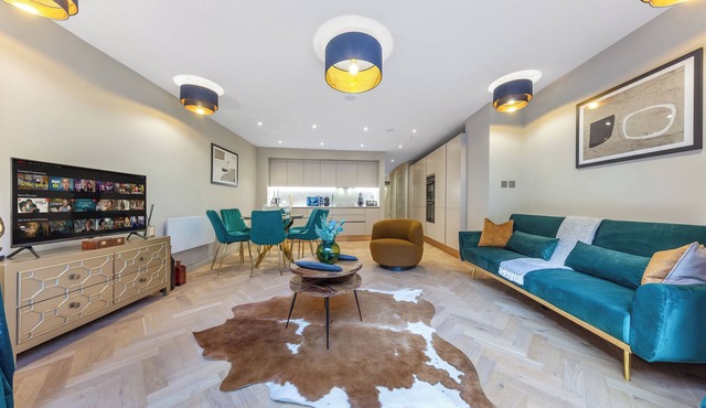 Rate Reduction - 2BR Abbey Road Location of Beatles Famous Photo - Private Patio