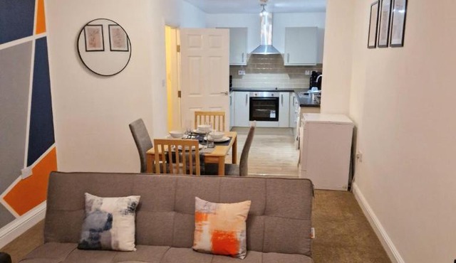 RestWorkPlayShortStays apartment, free parking and wifi, perfect for contractors, near to i54 park and city centre
