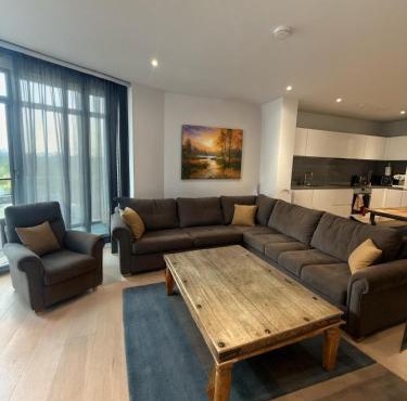 River view balcony spacious 1 bed XL sofa & TV