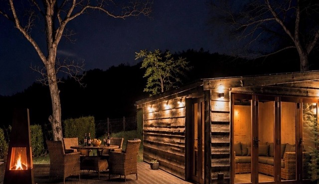 Romantic Luxury Forest Hideaway with Four Poster Bed & Woodland Walks