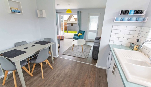 Sandbanks Sleeps 4 Beach Pass & 1 Dog