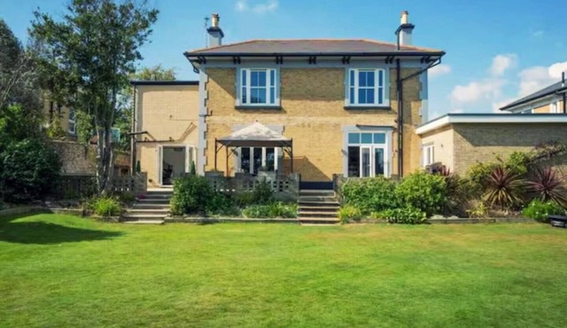 Sandown Bay | Modern Spacious Home