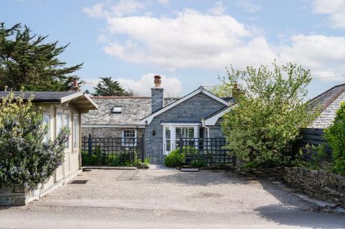 Sea View Coastal Cottage in Rock