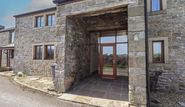 SHEPHERD'S BARN, pet friendly, with a garden in Lancaster