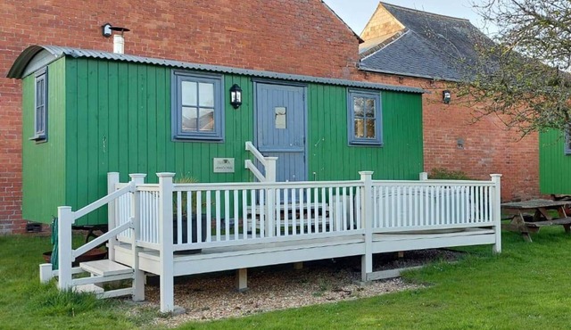 Shepherds hut with hot tub and onsite bistro and gym close to Hadrian's Wall and beach.