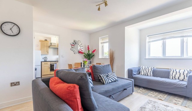 Skyline Haven Modern 2BR w/Free Parking & 4kTV