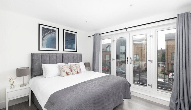Skyvillion -Vineyard Court- Enfield 1Bed w/Balcony