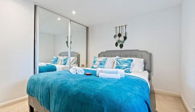 Sleeps 6 1 Bed With Loft 5mins to stations